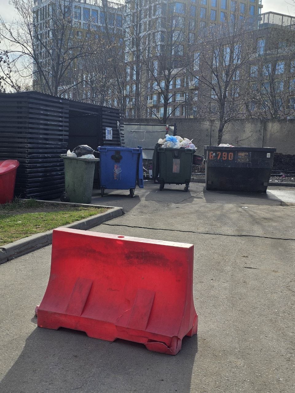 ЖК Технопарк — мусорные контейнеры